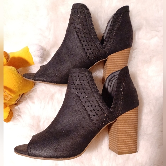 Fergalicious  Suede NWOT 🔥 - Picture 2 of 6